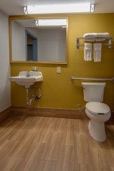 Vagabond Inn Executive Hayward - Contemporary designed private bathrooms