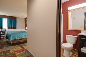 Vagabond Inn Executive Hayward - King Bedroom and Bathroom